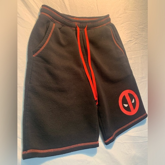💛 Deadpool Mad Engine Men’s Black & Red Fleece Shorts Size S - Picture 4 of 9